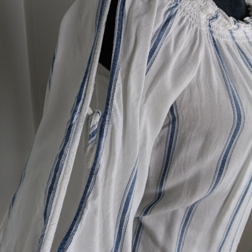 Loose fitting, slit sleeved, rounded neckline blouse - Picture 7 of 8